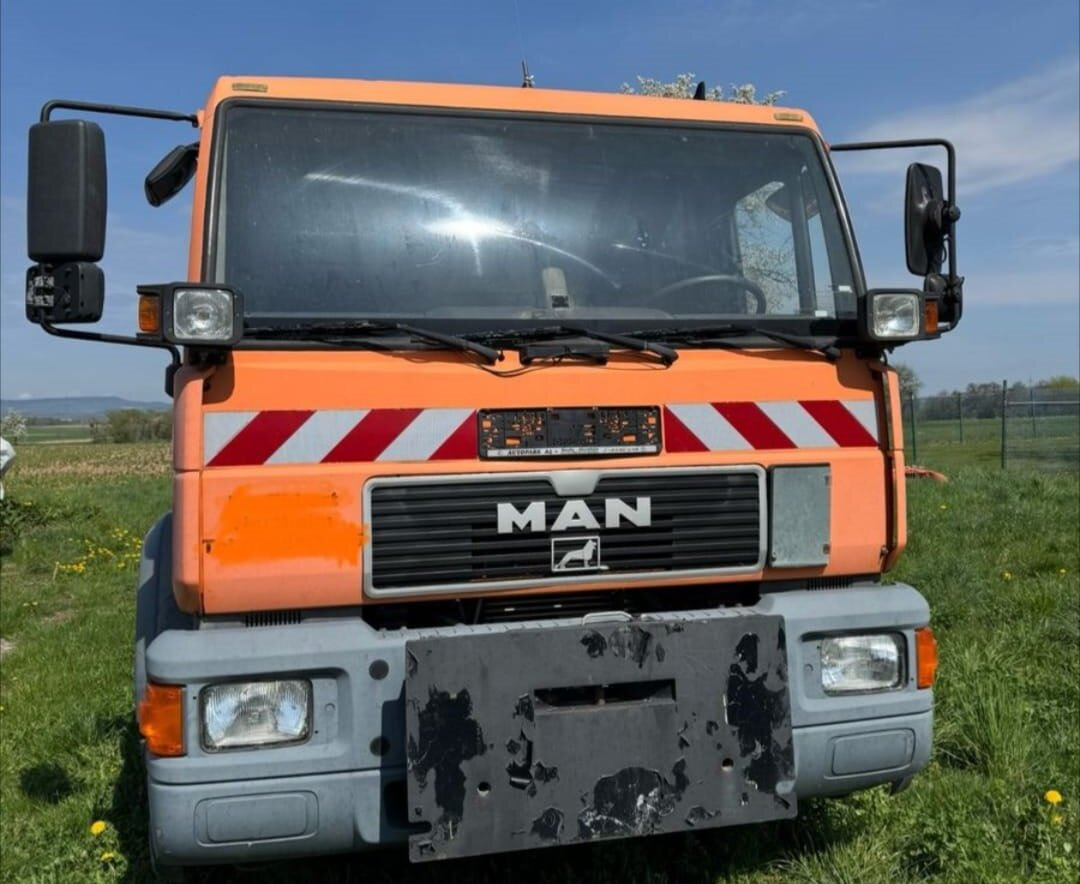 MAN LE 18.280 4x2 LL LE 18.280 4x2 LL, 6-Zylinder, Winterdienstausstattung - Camion cu cârlig: Foto 2 MAN LE 18.280 4x2 LL LE 18.280 4x2 LL, 6-Zylinder, Winterdienstausstattung - Camion cu cârlig: Foto 2