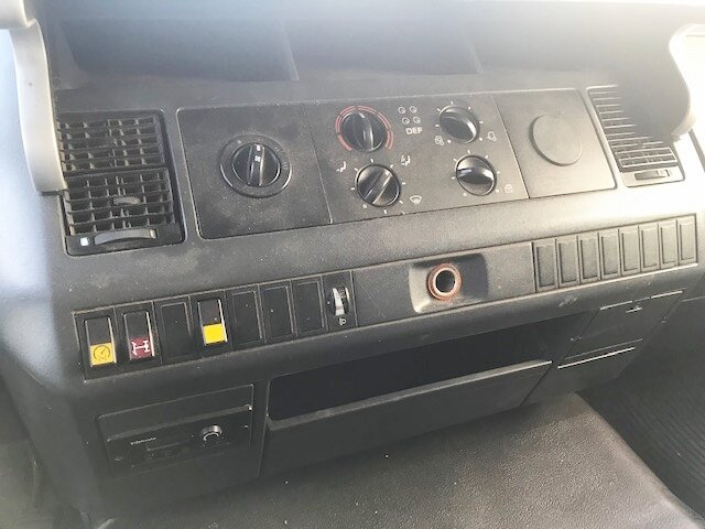 MAN LE 8.185 LC Doka 4x2 BB LE 8.185 LC Doka 4x2 BB, 2x AHK - Camion platformă: Foto 5 MAN LE 8.185 LC Doka 4x2 BB LE 8.185 LC Doka 4x2 BB, 2x AHK - Camion platformă: Foto 5