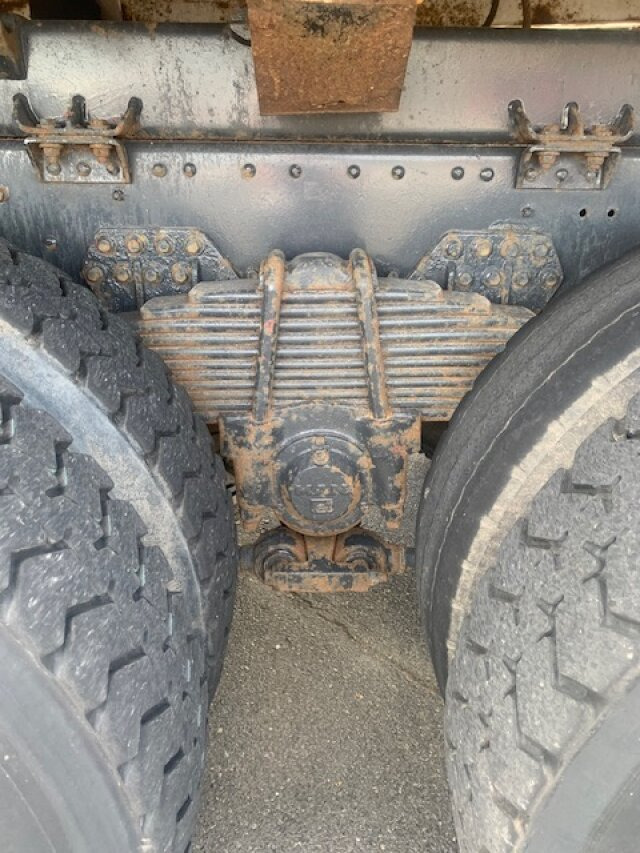 MAN T42 T42 6x6 - Camion basculantă: Foto 4 MAN T42 T42 6x6 - Camion basculantă: Foto 4