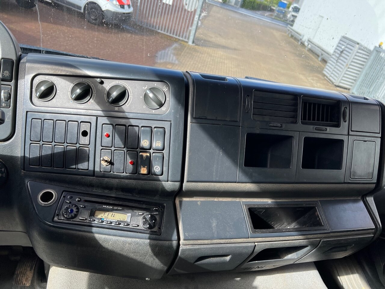 MAN TGA 26.310 6X6 BB TGA 26.310 6X6 BB - Camion cu cârlig: Foto 3 MAN TGA 26.310 6X6 BB TGA 26.310 6X6 BB - Camion cu cârlig: Foto 3