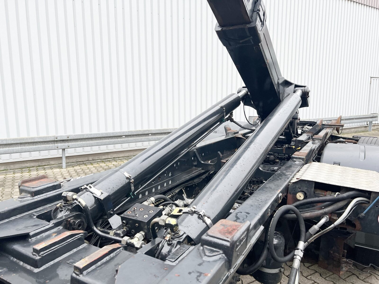 MAN TGA 26.350 6x2-2 BL TGA 26.350/400 6x2-2 BL, Lenk-/Liftachse - Camion cu cârlig: Foto 4 MAN TGA 26.350 6x2-2 BL TGA 26.350/400 6x2-2 BL, Lenk-/Liftachse - Camion cu cârlig: Foto 4