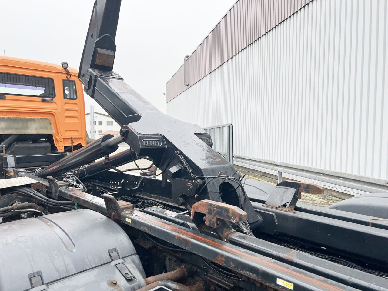 MAN TGA 26.350 6x2-2 BL TGA 26.350/400 6x2-2 BL, Lenk-/Liftachse - Camion cu cârlig: Foto 5 MAN TGA 26.350 6x2-2 BL TGA 26.350/400 6x2-2 BL, Lenk-/Liftachse - Camion cu cârlig: Foto 5