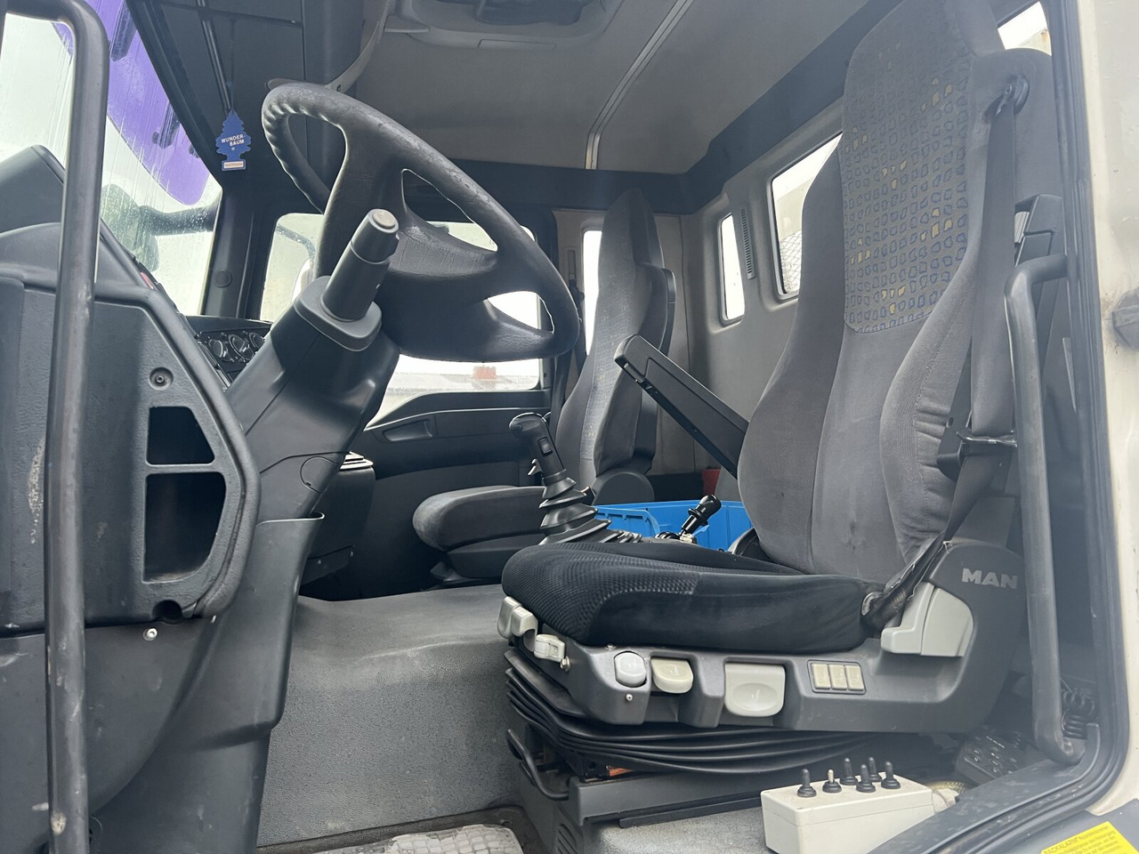 MAN TGA 26.360 6X2/4 BL TGA 26.360 6X2/4 BL, Vorlauf Lenk-Liftachse - Camion container de gunoi: Foto 2 MAN TGA 26.360 6X2/4 BL TGA 26.360 6X2/4 BL, Vorlauf Lenk-Liftachse - Camion container de gunoi: Foto 2