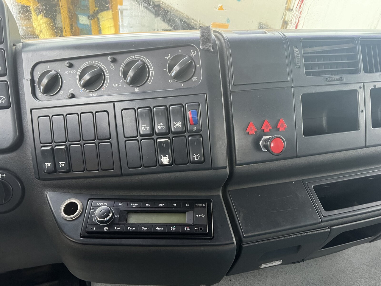 Camion container de gunoi MAN TGA 26.360 6X2/4 BL TGA 26.360 6X2/4 BL, Vorlauf Lenk-Liftachse: Foto 5 Camion container de gunoi MAN TGA 26.360 6X2/4 BL TGA 26.360 6X2/4 BL, Vorlauf Lenk-Liftachse: Foto 5