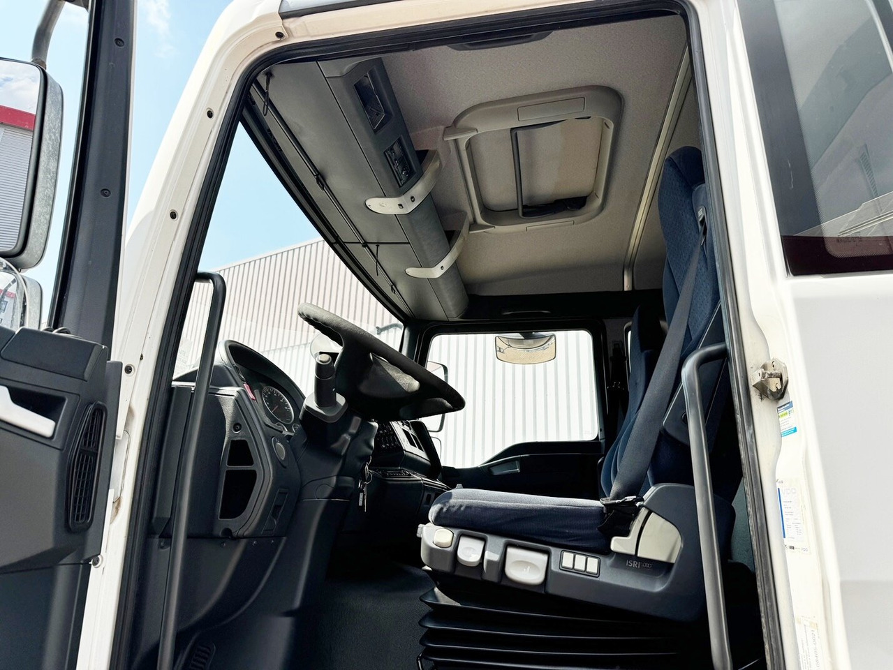 MAN TGA 26.390 6X2-4 BL TGA 26.390 6X2-4 BL, Lenk-/Liftachse, Willig Tankaufbau ca. 20.000l, 3 Kammern - Camion cisternă: Foto 4 MAN TGA 26.390 6X2-4 BL TGA 26.390 6X2-4 BL, Lenk-/Liftachse, Willig Tankaufbau ca. 20.000l, 3 Kammern - Camion cisternă: Foto 4