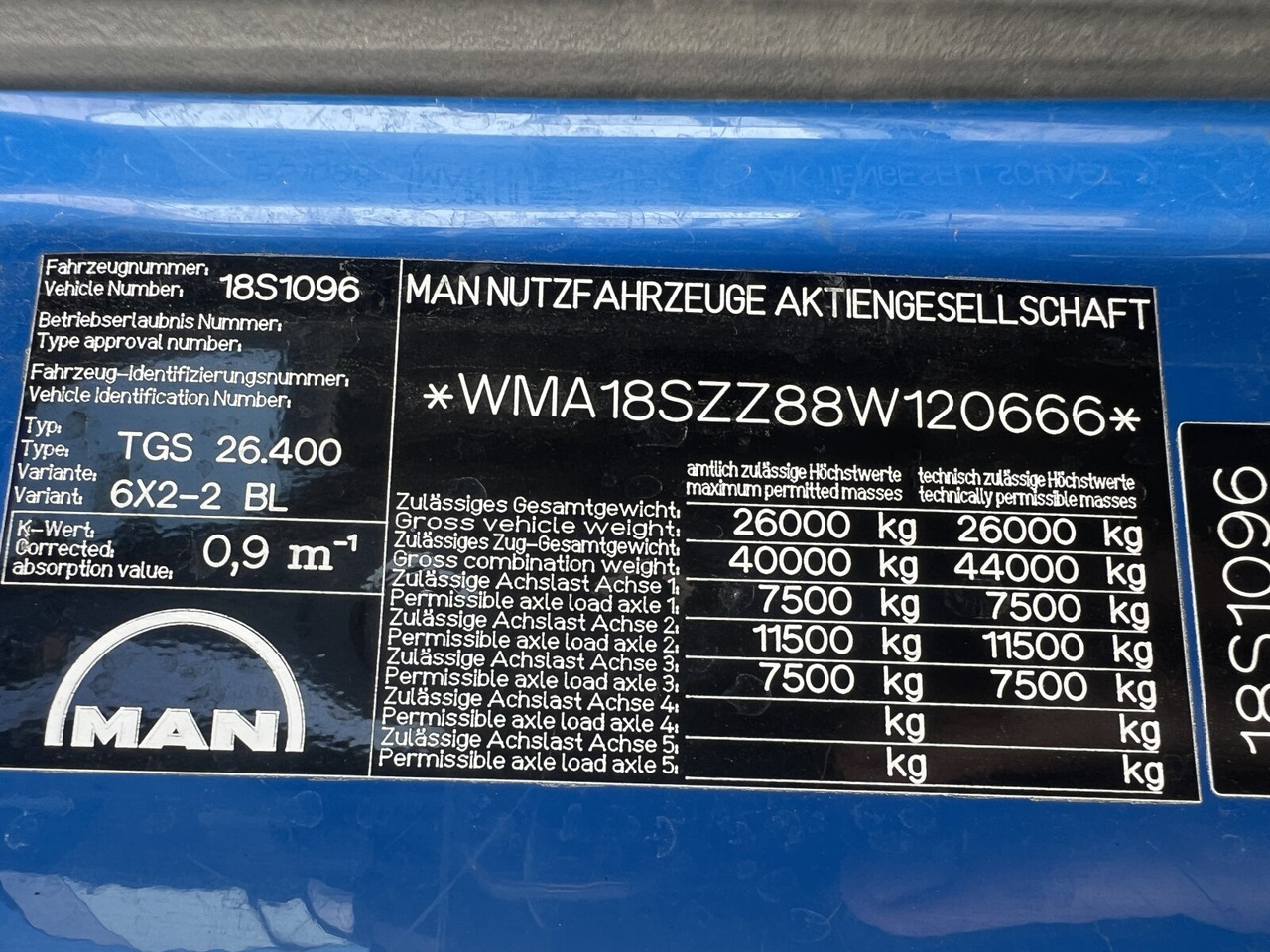 MAN TGA 26.400 6x2-4 BL TGA 26.400 6x2-4 BL, A1, Lenk-/Liftachse, ADR, Kässbohrer Tank ca. 20.820l, 3 Kammern - Camion cisternă: Foto 4 MAN TGA 26.400 6x2-4 BL TGA 26.400 6x2-4 BL, A1, Lenk-/Liftachse, ADR, Kässbohrer Tank ca. 20.820l, 3 Kammern - Camion cisternă: Foto 4