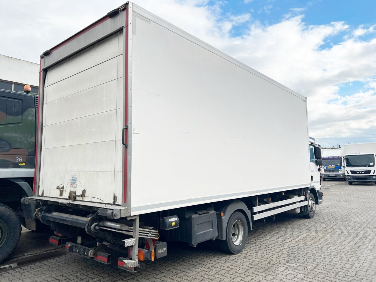 MAN TGL 12.220 4X2 BL mit Motorschaden TGL 12.220 4X2 BL mit Motorschaden, Tiefkühlkoffer, Thermoking, Rolltor, unterfaltbare MBB LBW - Camion frigider: Foto 3 MAN TGL 12.220 4X2 BL mit Motorschaden TGL 12.220 4X2 BL mit Motorschaden, Tiefkühlkoffer, Thermoking, Rolltor, unterfaltbare MBB LBW - Camion frigider: Foto 3