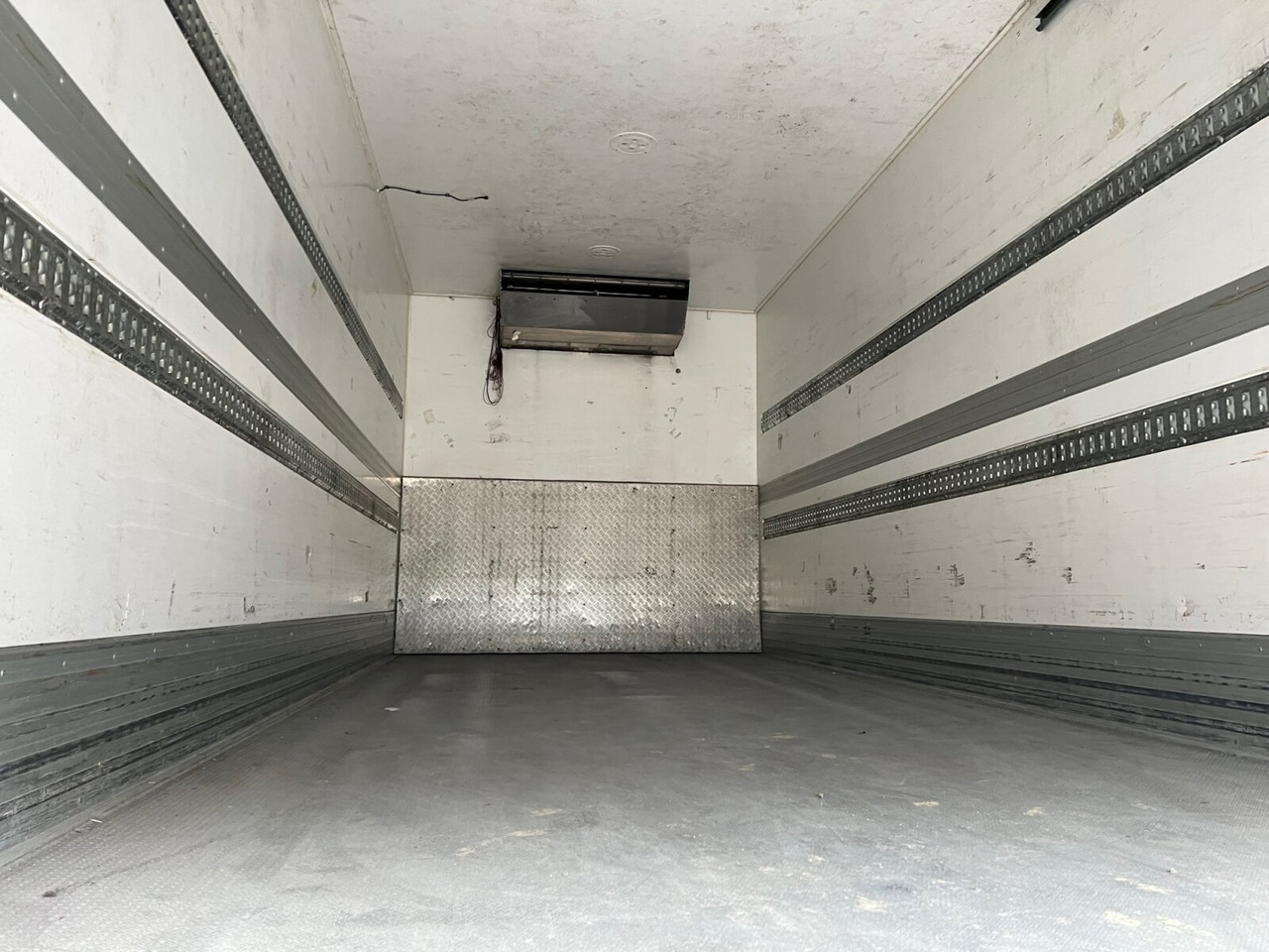 MAN TGL 12.220 4X2 BL mit Motorschaden TGL 12.220 4X2 BL mit Motorschaden, Tiefkühlkoffer, Thermoking, Rolltor, unterfaltbare MBB LBW - Camion frigider: Foto 5 MAN TGL 12.220 4X2 BL mit Motorschaden TGL 12.220 4X2 BL mit Motorschaden, Tiefkühlkoffer, Thermoking, Rolltor, unterfaltbare MBB LBW - Camion frigider: Foto 5