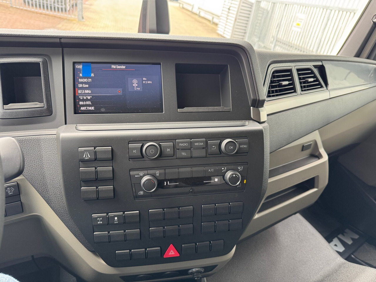 MAN TGL 8.160 4x2 BL CH TGL 8.160 4x2 BL CH, City-Abroller - Camion cu cârlig: Foto 3 MAN TGL 8.160 4x2 BL CH TGL 8.160 4x2 BL CH, City-Abroller - Camion cu cârlig: Foto 3