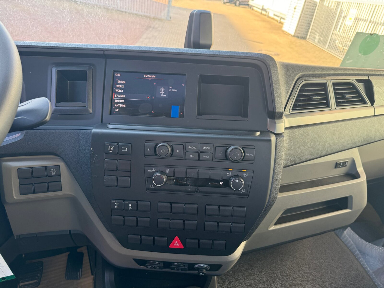 MAN TGL 8.190 4x2 BB CH TGL 8.190 4x2 BB CH, Nebenantrieb, 2x VORHANDEN - Camion şasiu: Foto 4 MAN TGL 8.190 4x2 BB CH TGL 8.190 4x2 BB CH, Nebenantrieb, 2x VORHANDEN - Camion şasiu: Foto 4