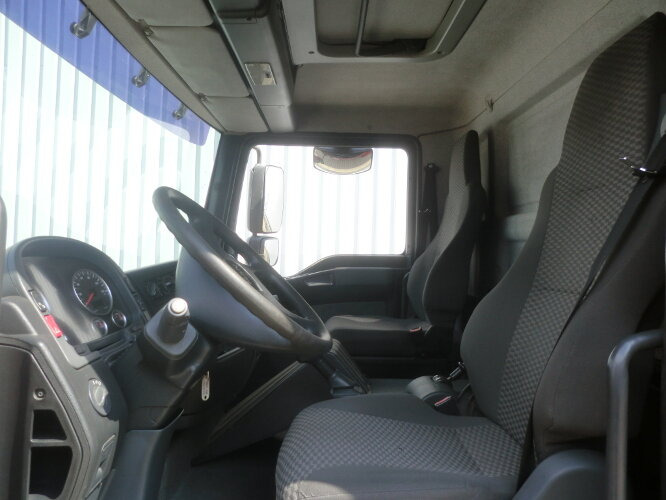 MAN TGL 8.210 BL 4x2 - Camion cu prelată: Foto 2 MAN TGL 8.210 BL 4x2 - Camion cu prelată: Foto 2