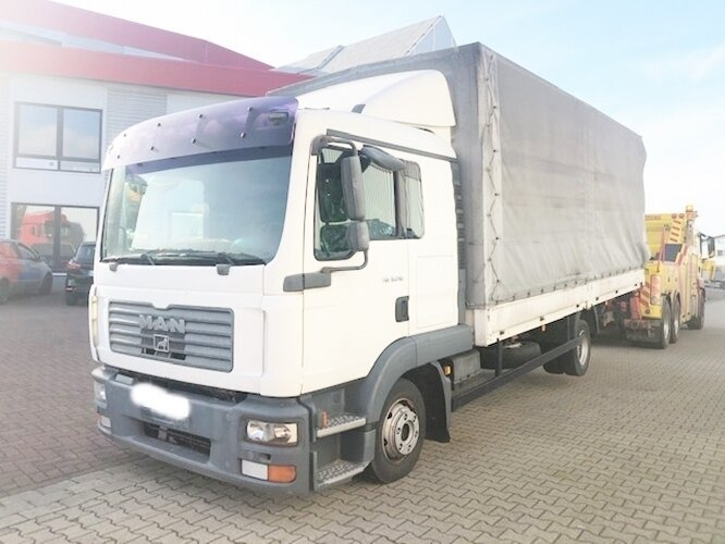 MAN TGL 8.210 BL 4x2 TGL 8.210 BL 4x2 mit LBW, Motorschaden! - Camion cu prelată: Foto 2 MAN TGL 8.210 BL 4x2 TGL 8.210 BL 4x2 mit LBW, Motorschaden! - Camion cu prelată: Foto 2
