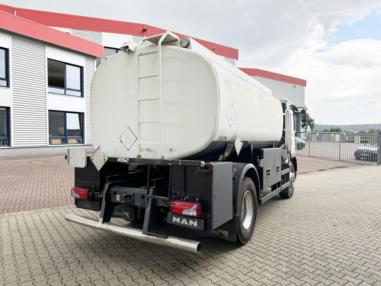 Camion cisternă MAN TGM 18.280 4X2 BL TGM 18.280 4X2 BL, Esterer Tankaufbau ca. 13.910l, 2 Kammern: Foto 10