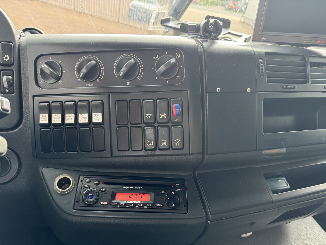 Camion cisternă MAN TGM 18.280 4X2 BL TGM 18.280 4X2 BL, Esterer Tankaufbau ca. 13.910l, 2 Kammern: Foto 5