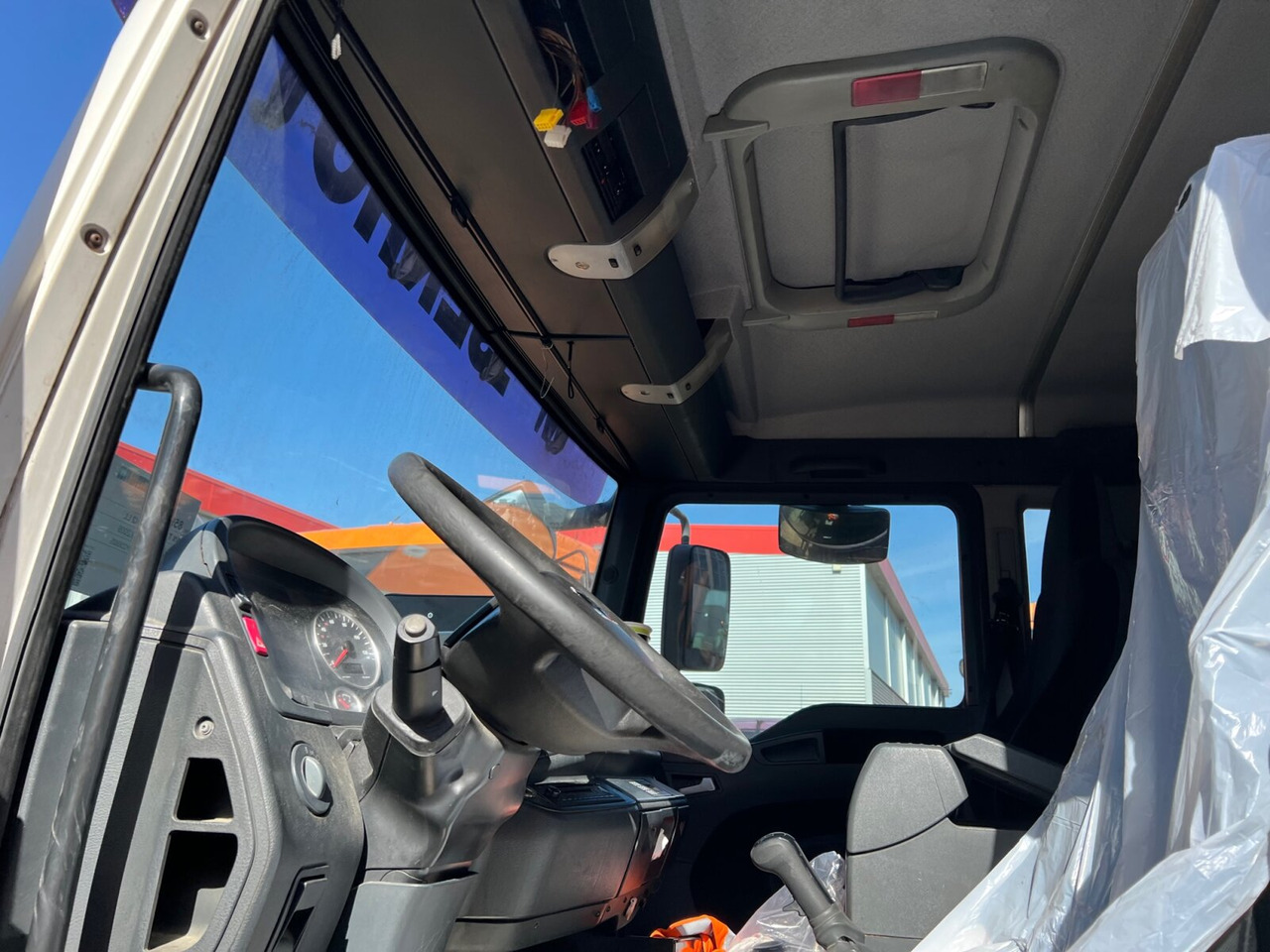 MAN TGM 18.290 4X2 LL TGM 18.290 4X2 LL, Tiefkühlkoffer, Thermoking, unterfaltbare MBB LBW - Camion frigider: Foto 3 MAN TGM 18.290 4X2 LL TGM 18.290 4X2 LL, Tiefkühlkoffer, Thermoking, unterfaltbare MBB LBW - Camion frigider: Foto 3