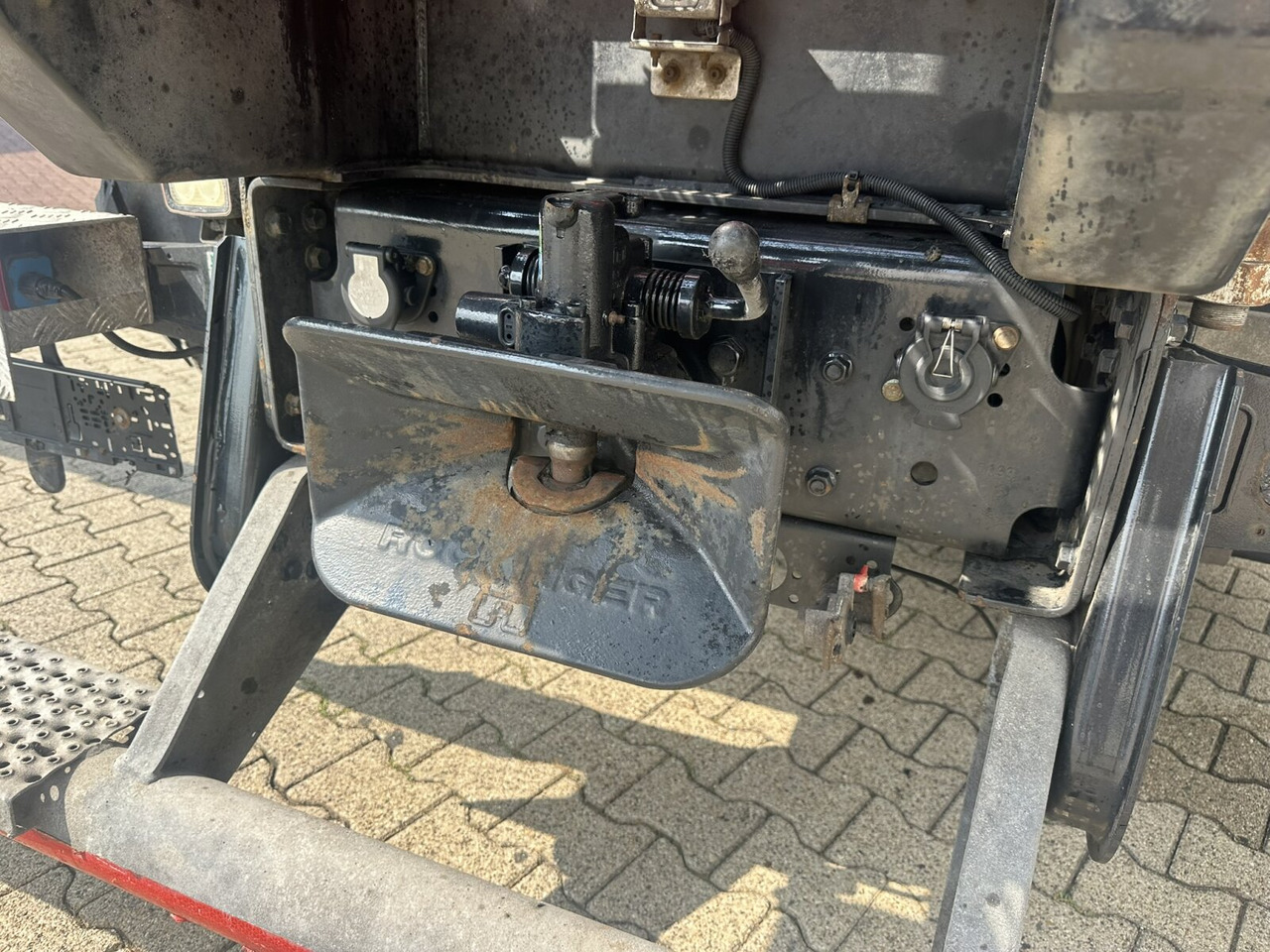 MAN TGS 26.400 6x2-4 LL TGS 26.400 6x2-4 LL, Lenk-/Lift, Edscha, Heckkran Palfinger PK23002-C + Jib PJ060A, Funk - Camion cu prelată, Camion cu macara: Foto 2 MAN TGS 26.400 6x2-4 LL TGS 26.400 6x2-4 LL, Lenk-/Lift, Edscha, Heckkran Palfinger PK23002-C + Jib PJ060A, Funk - Camion cu prelată, Camion cu macara: Foto 2