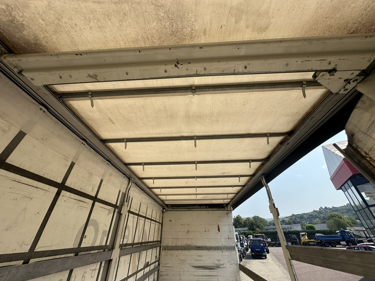 MAN TGS 26.400 6x2-4 LL TGS 26.400 6x2-4 LL, Lenk-/Lift, Edscha, Heckkran Palfinger PK23002-C + Jib PJ060A, Funk - Camion cu prelată, Camion cu macara: Foto 2 MAN TGS 26.400 6x2-4 LL TGS 26.400 6x2-4 LL, Lenk-/Lift, Edscha, Heckkran Palfinger PK23002-C + Jib PJ060A, Funk - Camion cu prelată, Camion cu macara: Foto 2