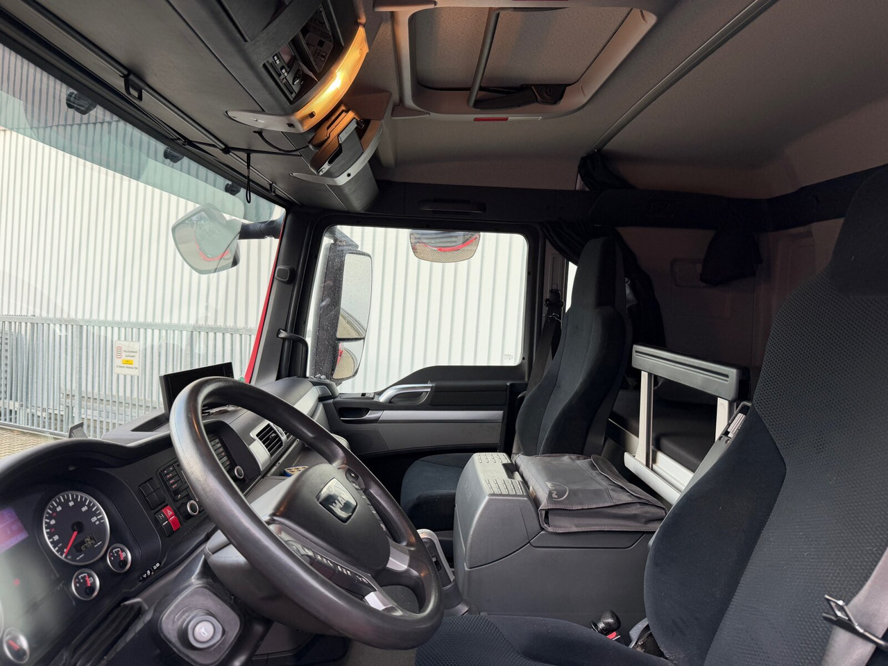 MAN TGS 26.400 6x2-4 LL TGS 26.400 6x2-4 LL, Lenk-/Lift, Navi, ADR, Esterer Tank ca. 19270l, 2 Kammern, Funk - Camion cisternă: Foto 5 MAN TGS 26.400 6x2-4 LL TGS 26.400 6x2-4 LL, Lenk-/Lift, Navi, ADR, Esterer Tank ca. 19270l, 2 Kammern, Funk - Camion cisternă: Foto 5