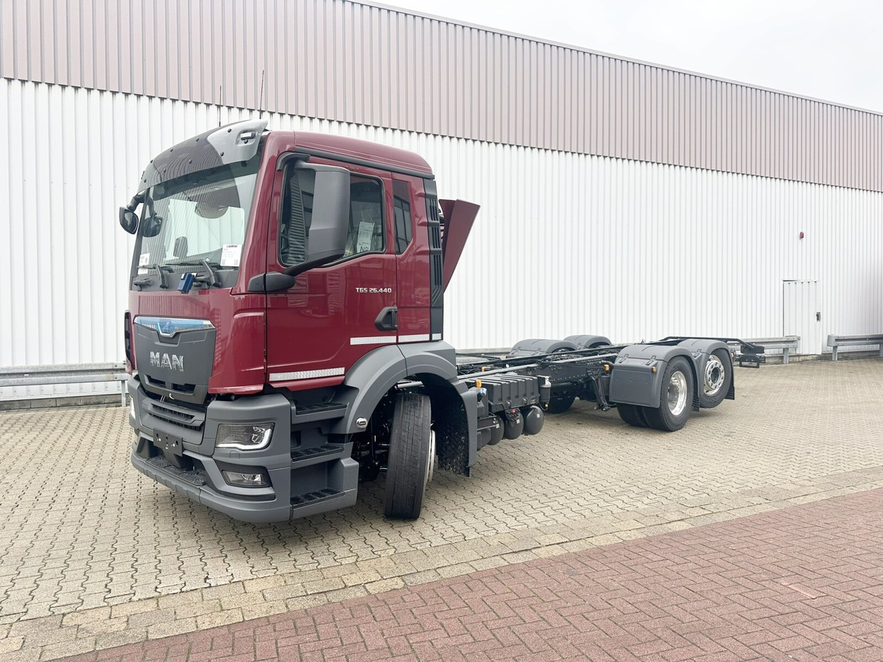 MAN TGS 26.440 6x2-4 LL CH TGS 26.440 6x2-4 LL CH, Lenk-/Liftachse, Navi, LED - Camion şasiu: Foto 1 MAN TGS 26.440 6x2-4 LL CH TGS 26.440 6x2-4 LL CH, Lenk-/Liftachse, Navi, LED - Camion şasiu: Foto 1