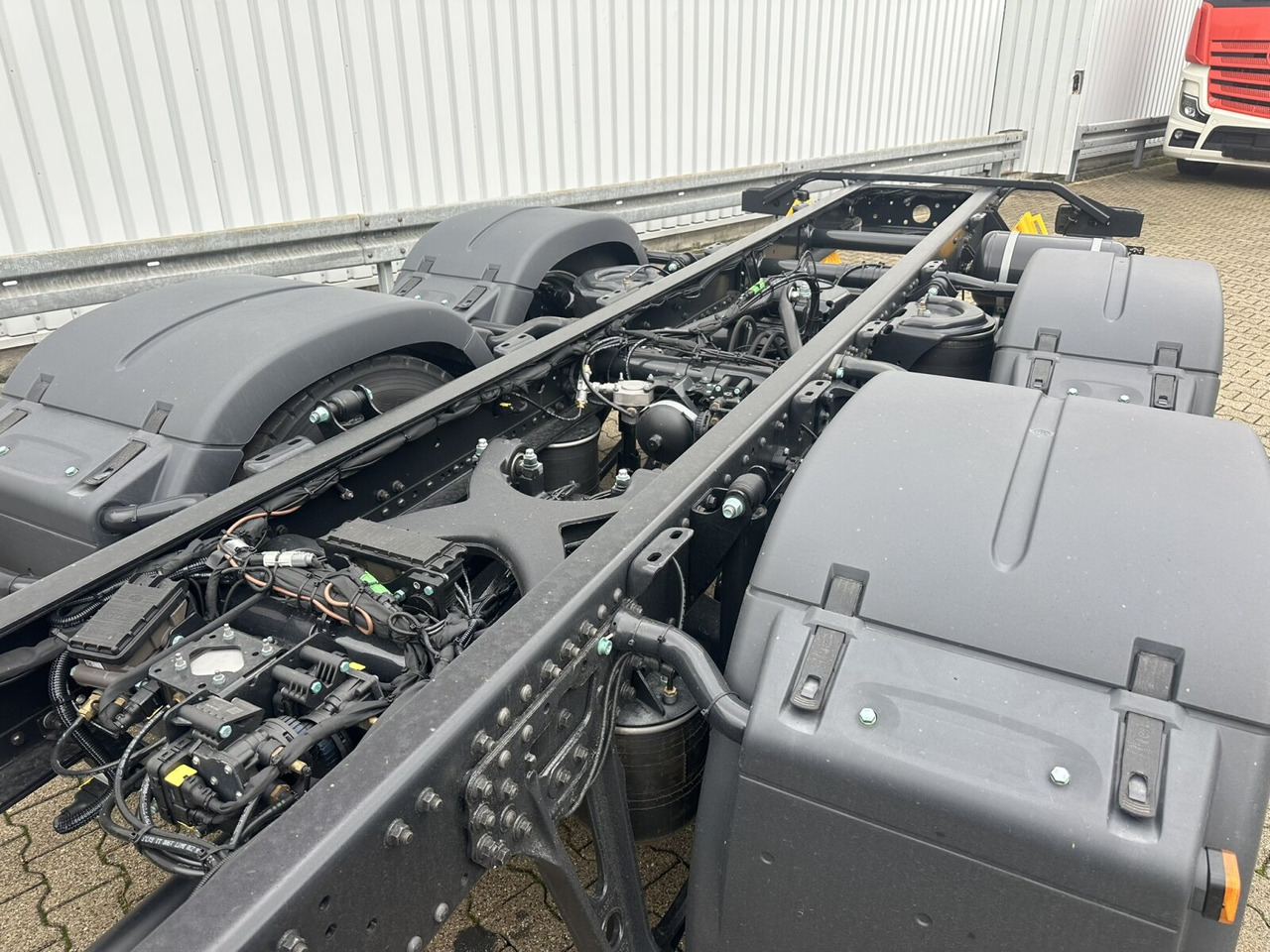 MAN TGS 26.440 6x2-4 LL CH TGS 26.440 6x2-4 LL CH, Lenk-/Liftachse, Navi, LED - Camion şasiu: Foto 3 MAN TGS 26.440 6x2-4 LL CH TGS 26.440 6x2-4 LL CH, Lenk-/Liftachse, Navi, LED - Camion şasiu: Foto 3