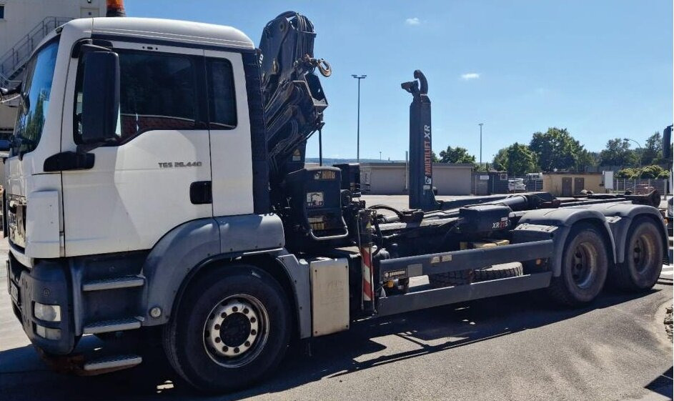 MAN TGS 26.440 BB 6x4 TGS 26.440 BB/6x4 Hiab Kran 166 BS-2-Hiduo, Multilift XR 21 S 59 Abrollanlage - Camion cu cârlig, Camion cu macara: Foto 2 MAN TGS 26.440 BB 6x4 TGS 26.440 BB/6x4 Hiab Kran 166 BS-2-Hiduo, Multilift XR 21 S 59 Abrollanlage - Camion cu cârlig, Camion cu macara: Foto 2