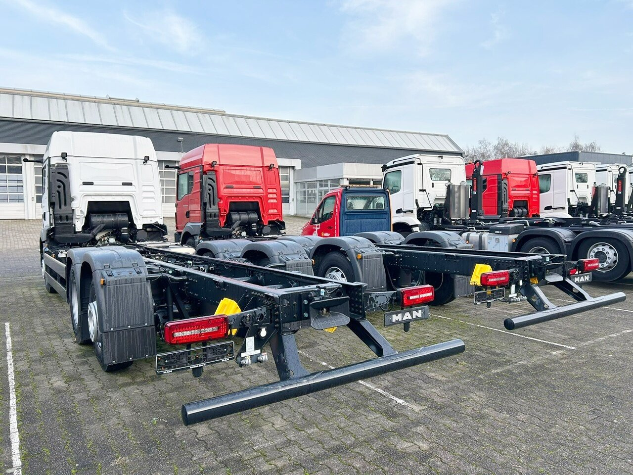 MAN TGS 26.480 6x2-4 BL CH TGS 26.480 6x2-4 BL CH, Lenk-/Lift, OptiView, LED, Navi, Motorabtrieb - Camion şasiu: Foto 5 MAN TGS 26.480 6x2-4 BL CH TGS 26.480 6x2-4 BL CH, Lenk-/Lift, OptiView, LED, Navi, Motorabtrieb - Camion şasiu: Foto 5