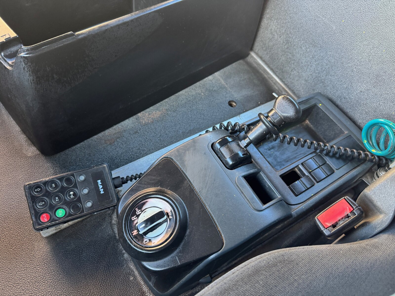 MAN TGS 26.480 6x2-4 BL TGS 26.480 6x2-4 BL, Lenk-Liftachse, VDL Abrollkipper bis 7m Container - Camion cu cârlig: Foto 5 MAN TGS 26.480 6x2-4 BL TGS 26.480 6x2-4 BL, Lenk-Liftachse, VDL Abrollkipper bis 7m Container - Camion cu cârlig: Foto 5