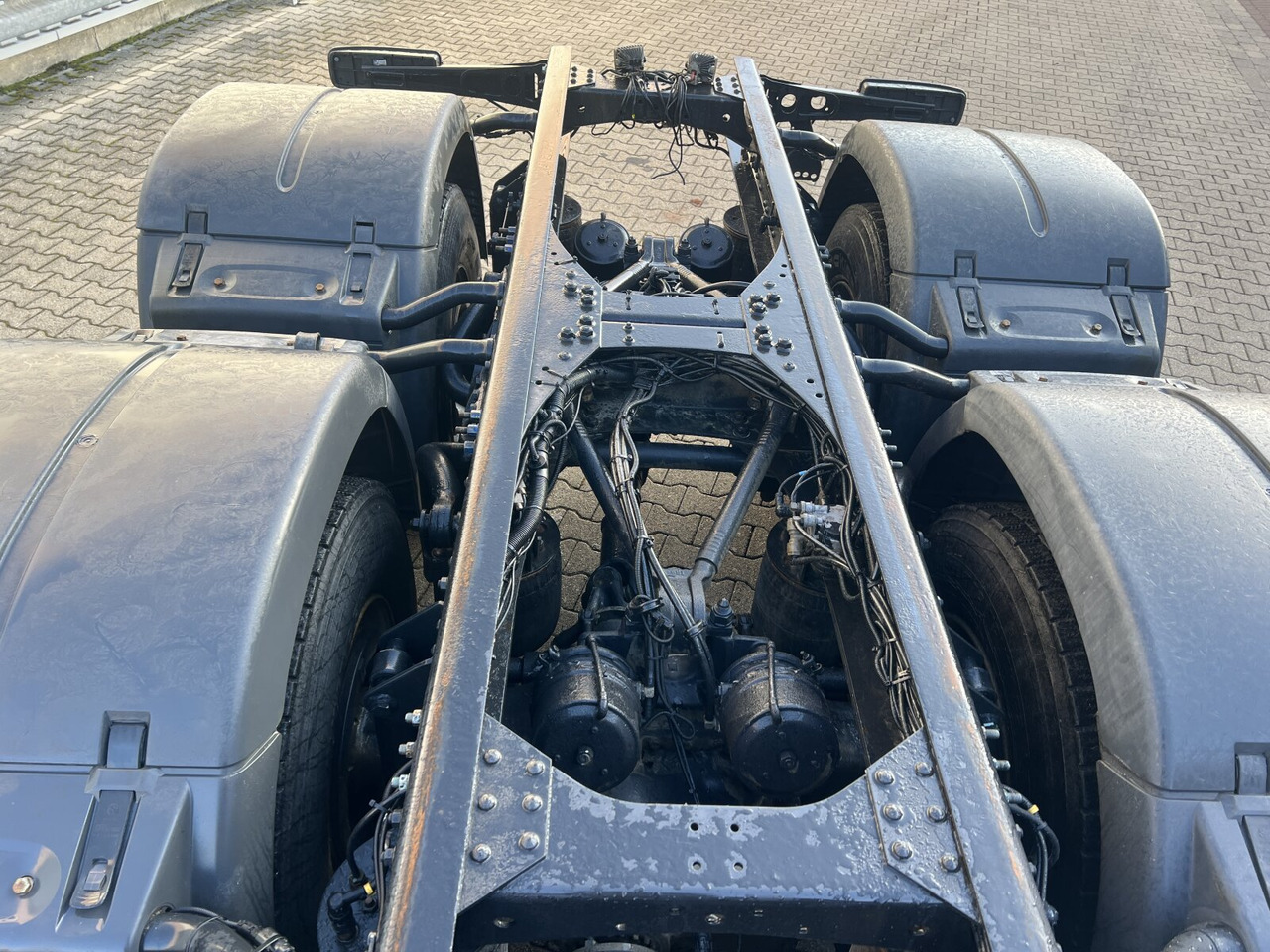 MAN TGS 26.500 6X6 BL TGS 26.500 6X6 BL, Intarder - Camion şasiu: Foto 3 MAN TGS 26.500 6X6 BL TGS 26.500 6X6 BL, Intarder - Camion şasiu: Foto 3