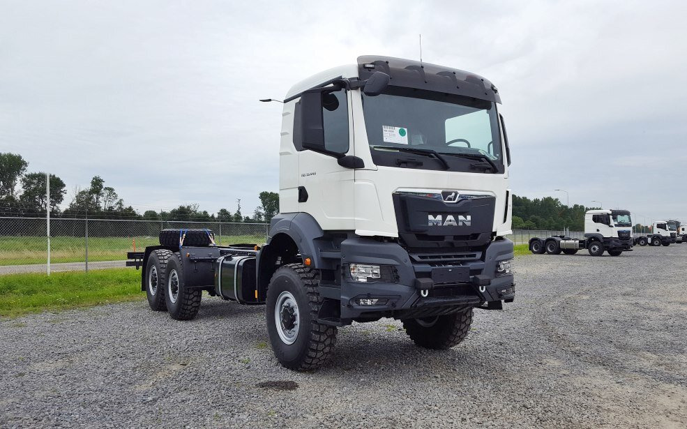 MAN TGS 33.440 6x6 BB CH TGS 33.440 6x6 BB CH, Euro2, Einzelbereifung - Camion şasiu: Foto 3 MAN TGS 33.440 6x6 BB CH TGS 33.440 6x6 BB CH, Euro2, Einzelbereifung - Camion şasiu: Foto 3