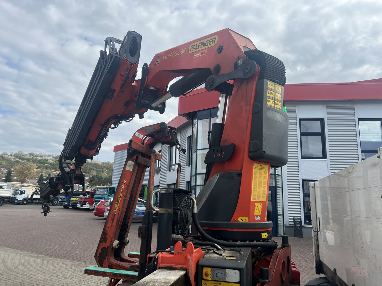 MAN TGS 35.440 8x4 BL TGS 35.440 8x4 BL, Navi, Heckkran Palfinger PK42002 SH-F + Jip PJ 060 B, 24,9m-730kg, Funk - Camion cu macara, Camion platformă: Foto 2 MAN TGS 35.440 8x4 BL TGS 35.440 8x4 BL, Navi, Heckkran Palfinger PK42002 SH-F + Jip PJ 060 B, 24,9m-730kg, Funk - Camion cu macara, Camion platformă: Foto 2