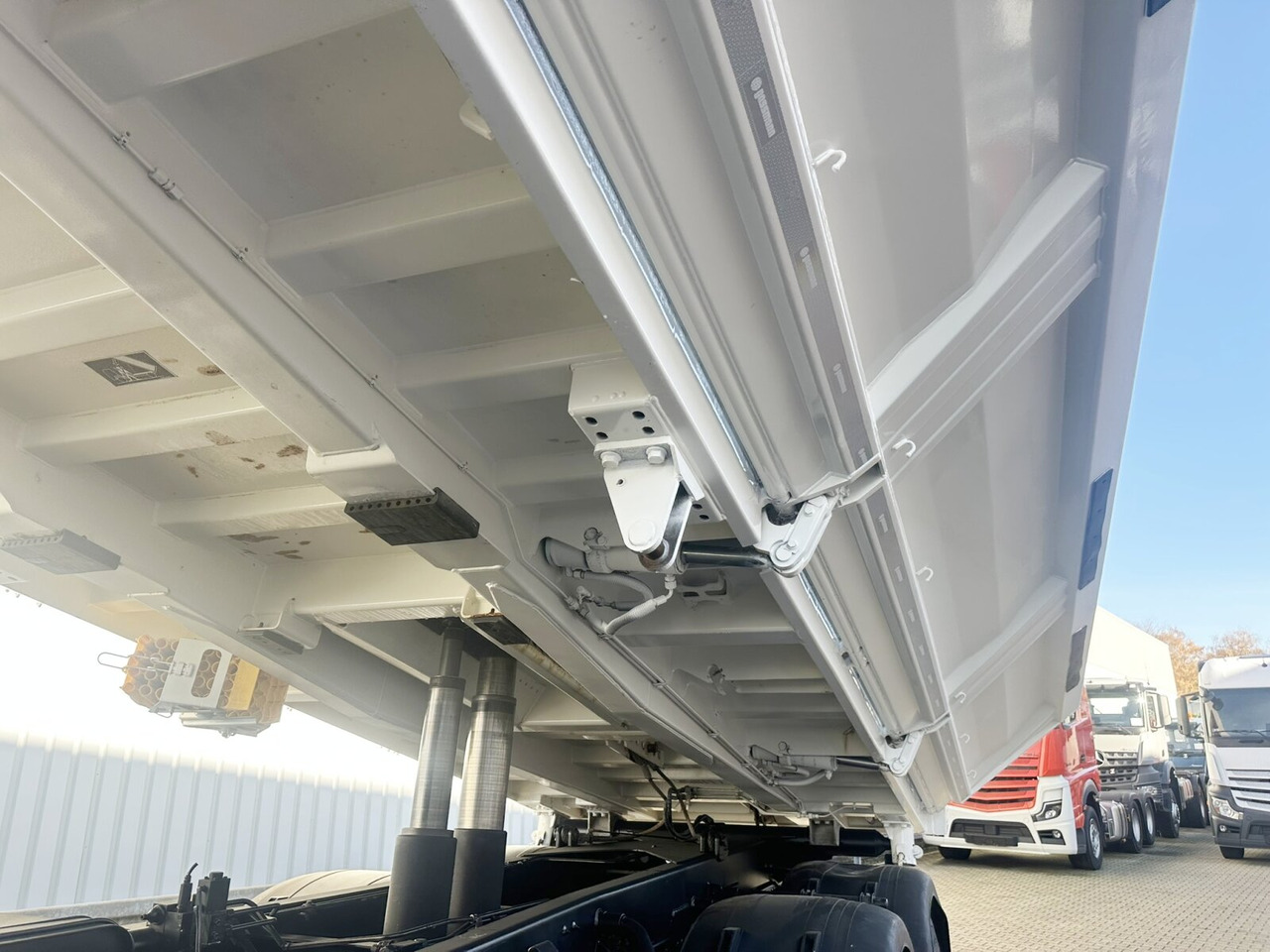 MAN TGS 35.460 8X4 BB TGS 35.460 8X4 BB, Meiller Bordmatik 13m³ - Camion basculantă: Foto 2 MAN TGS 35.460 8X4 BB TGS 35.460 8X4 BB, Meiller Bordmatik 13m³ - Camion basculantă: Foto 2