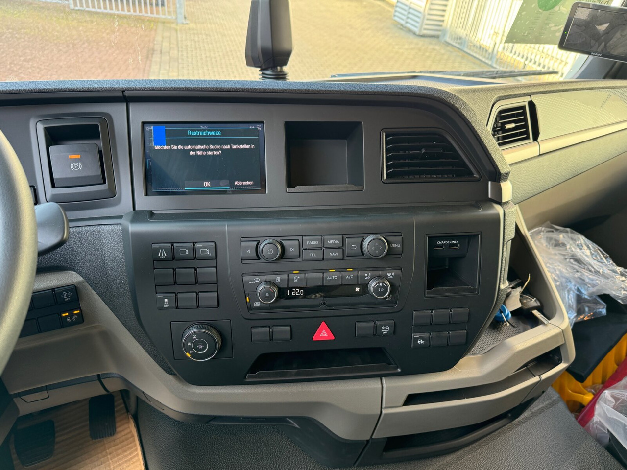 MAN TGS 35.480 8x6H BL CH TGS 35.480 8x6H BL CH, HydroDrive, Navi, Nebenantrieb - Camion şasiu: Foto 5 MAN TGS 35.480 8x6H BL CH TGS 35.480 8x6H BL CH, HydroDrive, Navi, Nebenantrieb - Camion şasiu: Foto 5