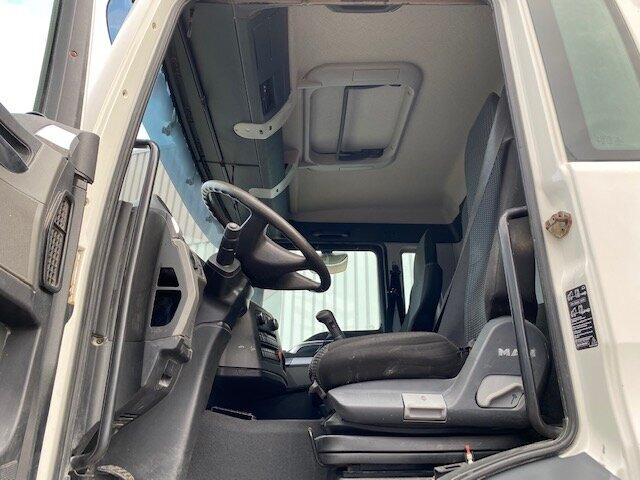 MAN TGS 40.400 6x4 BB TGS 40.400 6x4 BB mit 20.000l Tank - Camion cisternă: Foto 4 MAN TGS 40.400 6x4 BB TGS 40.400 6x4 BB mit 20.000l Tank - Camion cisternă: Foto 4