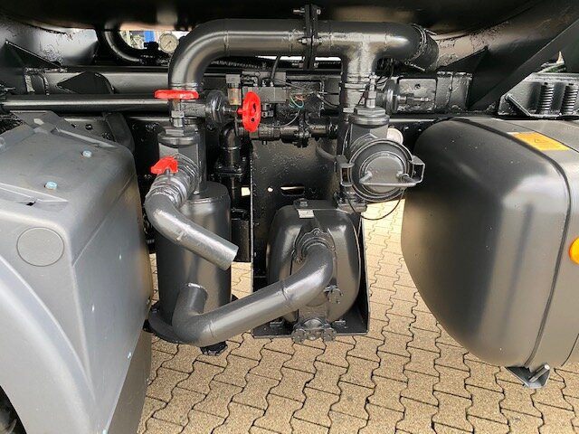 MAN TGS 40.400 6x4 BB TGS 40.400 6x4 BB mit 20.000l Tank - Camion cisternă: Foto 2 MAN TGS 40.400 6x4 BB TGS 40.400 6x4 BB mit 20.000l Tank - Camion cisternă: Foto 2