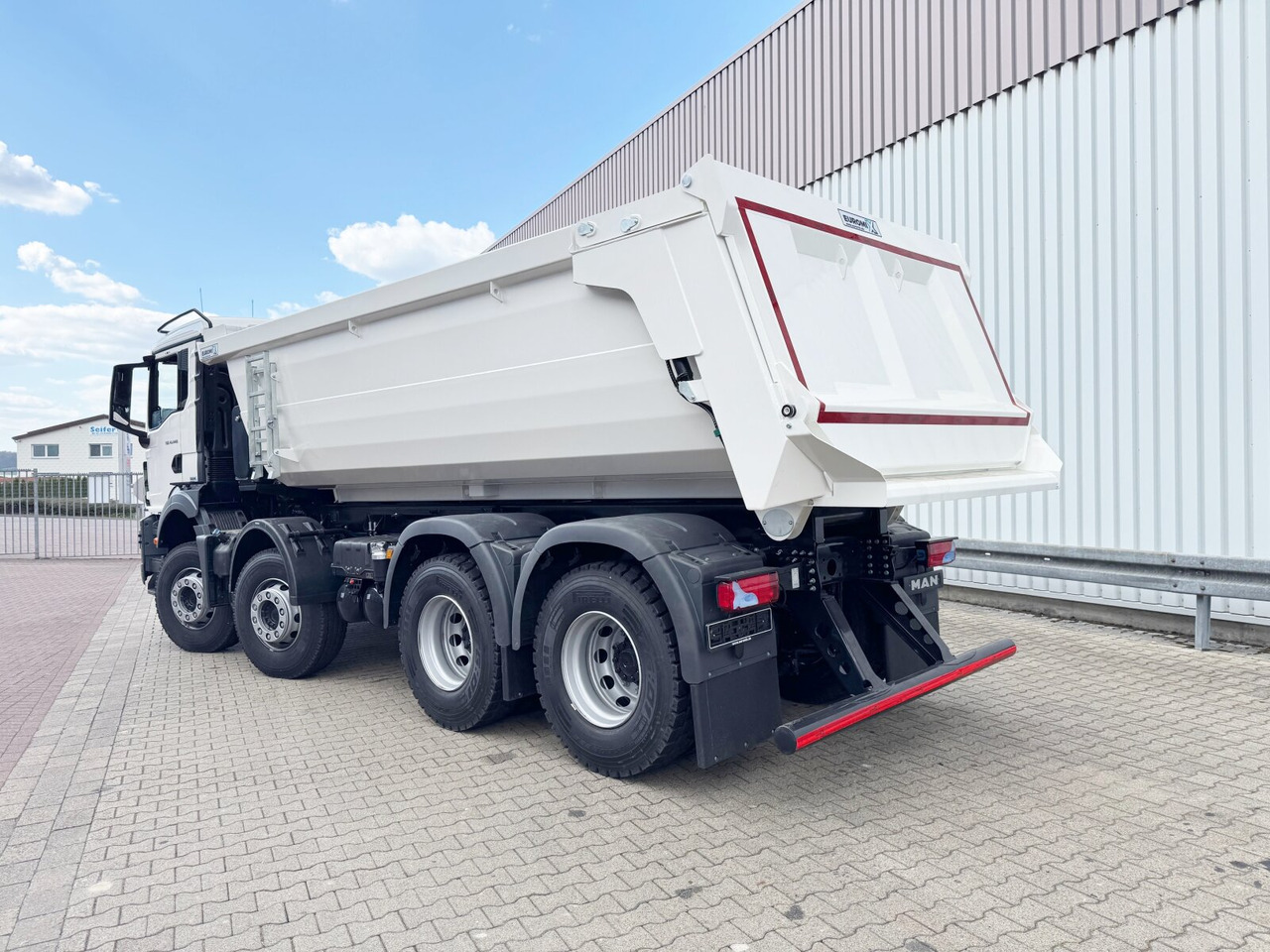 Camion şasiu nou MAN TGS 41.440/480 8x4 BB TGS 41.440/480 8x4 BB, Mulde ca. 16m³ mit hydraulischer Heckklappe, mehrfach VORHANDEN: Foto 13 Camion şasiu nou MAN TGS 41.440/480 8x4 BB TGS 41.440/480 8x4 BB, Mulde ca. 16m³ mit hydraulischer Heckklappe, mehrfach VORHANDEN: Foto 13