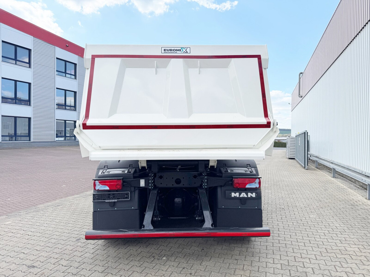 Camion şasiu nou MAN TGS 41.440/480 8x4 BB TGS 41.440/480 8x4 BB, Mulde ca. 16m³ mit hydraulischer Heckklappe, mehrfach VORHANDEN: Foto 12 Camion şasiu nou MAN TGS 41.440/480 8x4 BB TGS 41.440/480 8x4 BB, Mulde ca. 16m³ mit hydraulischer Heckklappe, mehrfach VORHANDEN: Foto 12