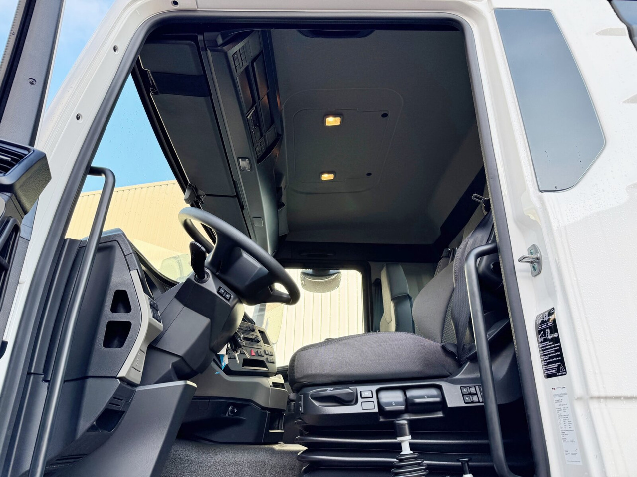 MAN TGS 41.440/480 8x4 BB TGS 41.440/480 8x4 BB, Mulde ca. 16m³ mit hydraulischer Heckklappe, mehrfach VORHANDEN - Camion şasiu: Foto 5 MAN TGS 41.440/480 8x4 BB TGS 41.440/480 8x4 BB, Mulde ca. 16m³ mit hydraulischer Heckklappe, mehrfach VORHANDEN - Camion şasiu: Foto 5