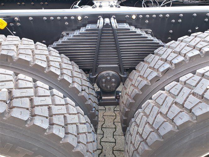 MAN TGS 41.480 8X6 BB TGS 41.480 8X6 BB, ca. 25.000l mit Separatpumpe - Camion cisternă: Foto 4 MAN TGS 41.480 8X6 BB TGS 41.480 8X6 BB, ca. 25.000l mit Separatpumpe - Camion cisternă: Foto 4