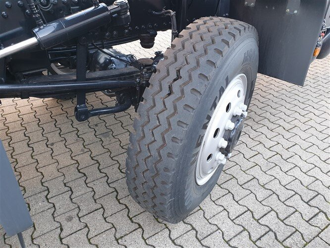 MAN TGS 41.480 8X6 BB TGS 41.480 8X6 BB, ca. 25.000l mit Separatpumpe - Camion cisternă: Foto 3 MAN TGS 41.480 8X6 BB TGS 41.480 8X6 BB, ca. 25.000l mit Separatpumpe - Camion cisternă: Foto 3