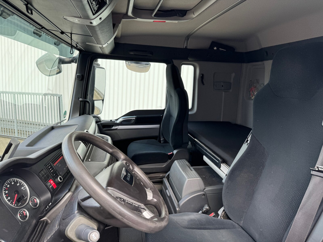 MAN TGX 26.440 6X2-4 LL TGX 26.440 6X2-4 LL, Lift-/Lenkachse - Camion şasiu: Foto 3 MAN TGX 26.440 6X2-4 LL TGX 26.440 6X2-4 LL, Lift-/Lenkachse - Camion şasiu: Foto 3