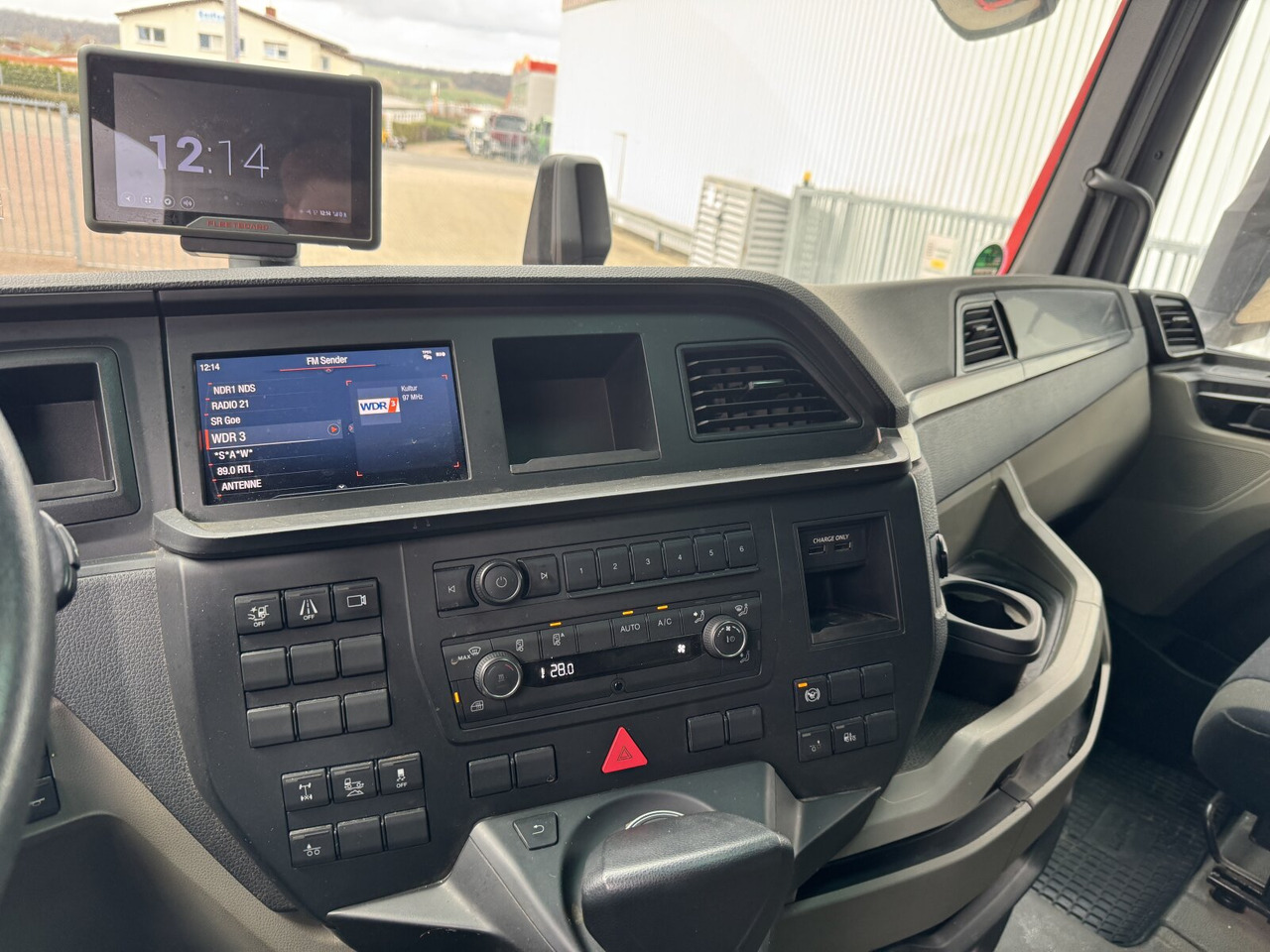 MAN TGX 26.470 6X2-4 BL TGX 26.470 6X2-4 BL, VDL 21-S 6200 Abrollkipper bis 7 m, , Lenk-/Liftachse, XLX-Fahrerhaus, Funk - Camion cu cârlig: Foto 4 MAN TGX 26.470 6X2-4 BL TGX 26.470 6X2-4 BL, VDL 21-S 6200 Abrollkipper bis 7 m, , Lenk-/Liftachse, XLX-Fahrerhaus, Funk - Camion cu cârlig: Foto 4