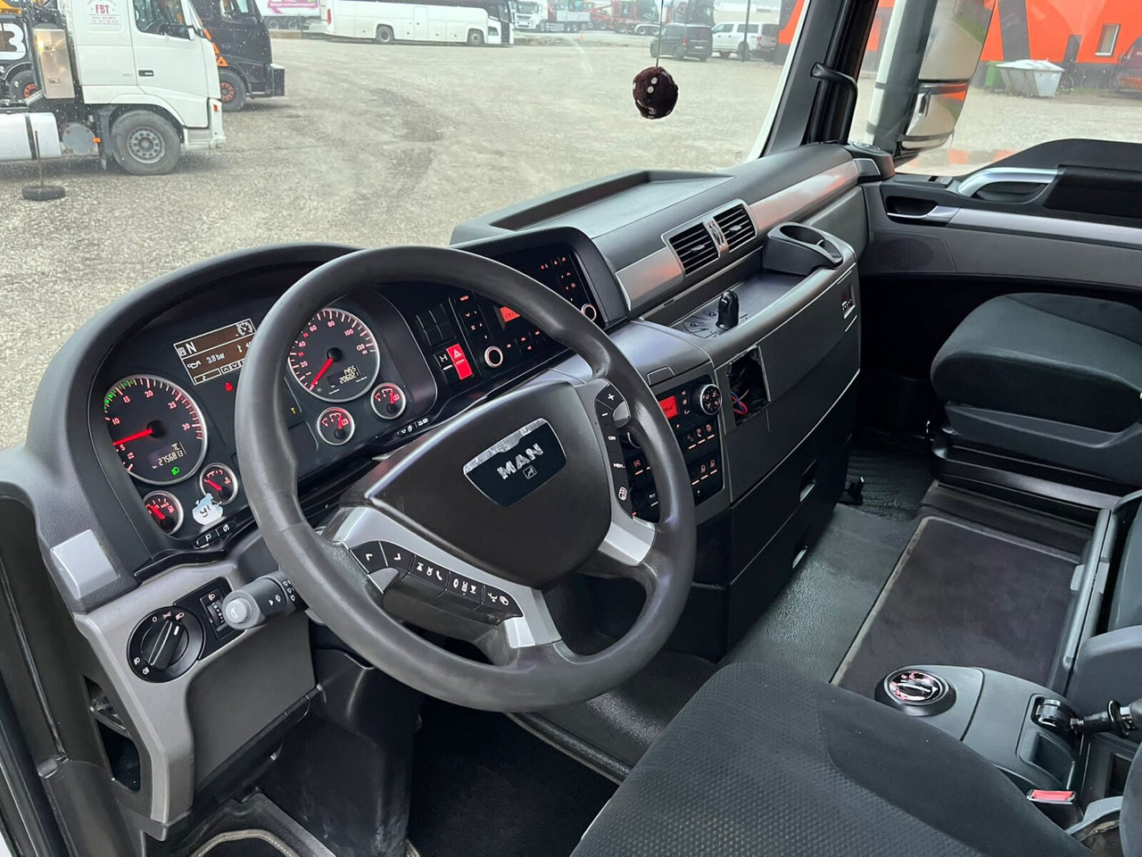 MAN TGX 28.440 6X2-2 BL TGX 28.440 6X2-2 BL, Liftachse, Motorabtrieb - Camion şasiu: Foto 2 MAN TGX 28.440 6X2-2 BL TGX 28.440 6X2-2 BL, Liftachse, Motorabtrieb - Camion şasiu: Foto 2