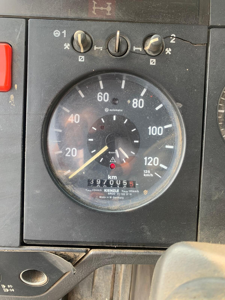 Mercedes-Benz -1722 1722 4x2 - Camion basculantă, Camion cu macara: Foto 4 Mercedes-Benz -1722 1722 4x2 - Camion basculantă, Camion cu macara: Foto 4