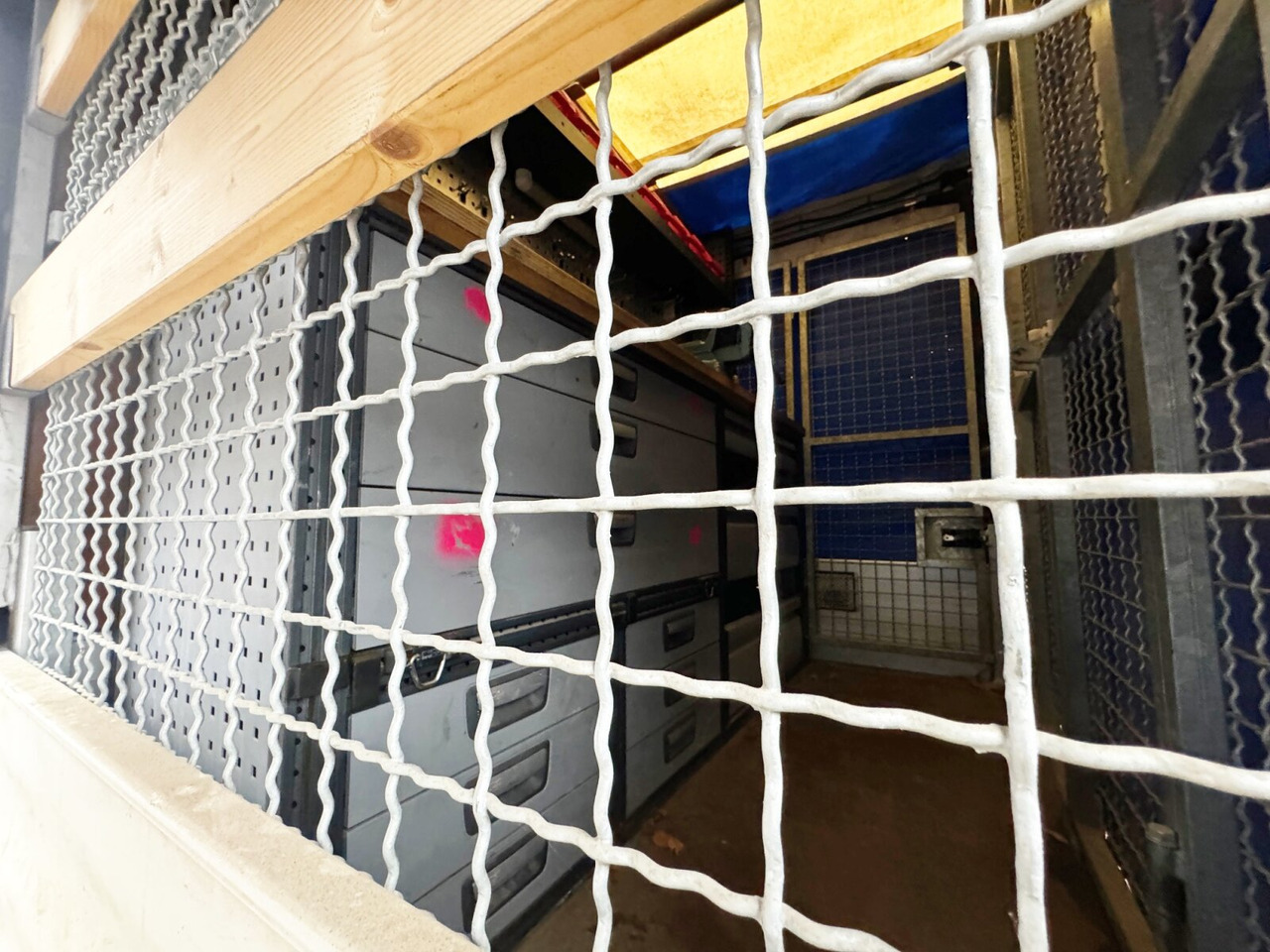 Mercedes-Benz 316 4x4 Doka 316 4x4 Doka, Werkstatteinrichtung - Autoutilitară cu platformă, Autoutilitară cabină dublă: Foto 4 Mercedes-Benz 316 4x4 Doka 316 4x4 Doka, Werkstatteinrichtung - Autoutilitară cu platformă, Autoutilitară cabină dublă: Foto 4