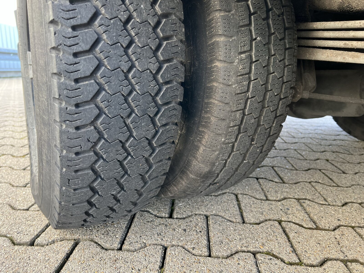 Mercedes-Benz 711 D-KA 4x2 711 D-KA 4x2, Standklima, 11-Sitze, 2 x on stock - Microbuz, Transport persoane: Foto 3 Mercedes-Benz 711 D-KA 4x2 711 D-KA 4x2, Standklima, 11-Sitze, 2 x on stock - Microbuz, Transport persoane: Foto 3