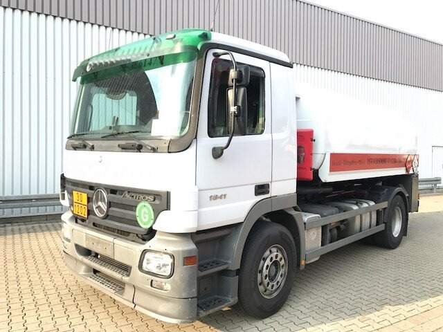 Mercedes-Benz Actros 1841 L 4x2 Actros 1841 L 4x2, Esterer Tankaufbau ca. 13.500l, 2 Kammern - Camion cisternă: Foto 1 Mercedes-Benz Actros 1841 L 4x2 Actros 1841 L 4x2, Esterer Tankaufbau ca. 13.500l, 2 Kammern - Camion cisternă: Foto 1