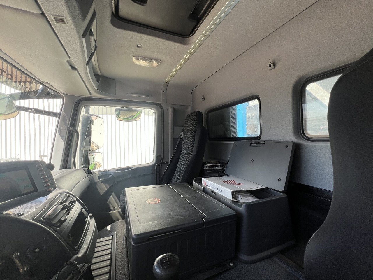 Mercedes-Benz Actros 2032 LA 4x4 Actros 2032 LA 4x4/ Rdstand 3.600 mm - Camion şasiu: Foto 5 Mercedes-Benz Actros 2032 LA 4x4 Actros 2032 LA 4x4/ Rdstand 3.600 mm - Camion şasiu: Foto 5