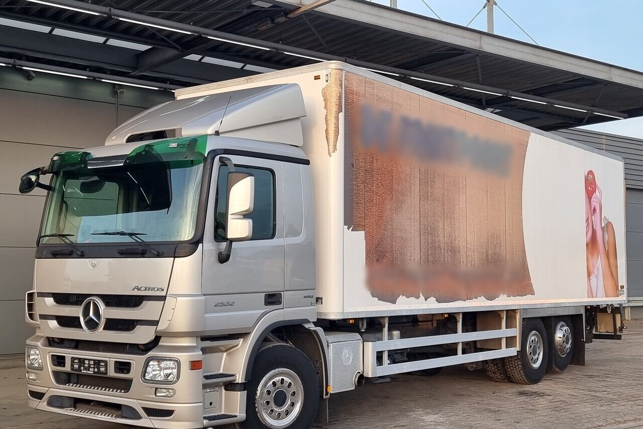 Mercedes-Benz Actros 2532 L 6x2 Actros 2532 L 6x2, Liftachse, LBW Dhollandia - Camion furgon: Foto 1 Mercedes-Benz Actros 2532 L 6x2 Actros 2532 L 6x2, Liftachse, LBW Dhollandia - Camion furgon: Foto 1