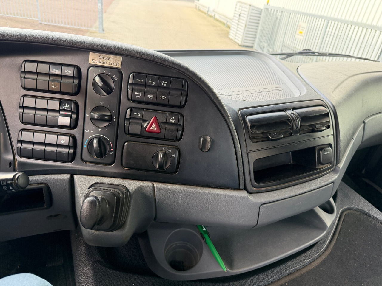 Mercedes-Benz Actros 2644 L 6x4 Actros 2644 L 6x4 - Camion cu cârlig: Foto 4 Mercedes-Benz Actros 2644 L 6x4 Actros 2644 L 6x4 - Camion cu cârlig: Foto 4