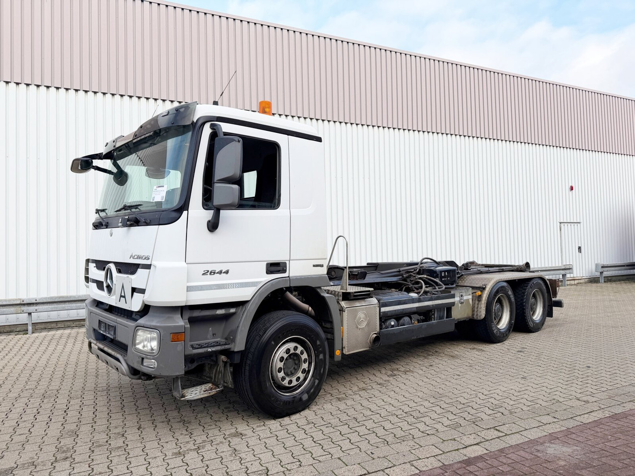 Mercedes-Benz Actros 2644 L 6x4 Actros 2644 L 6x4 - Camion şasiu: Foto 1 Mercedes-Benz Actros 2644 L 6x4 Actros 2644 L 6x4 - Camion şasiu: Foto 1